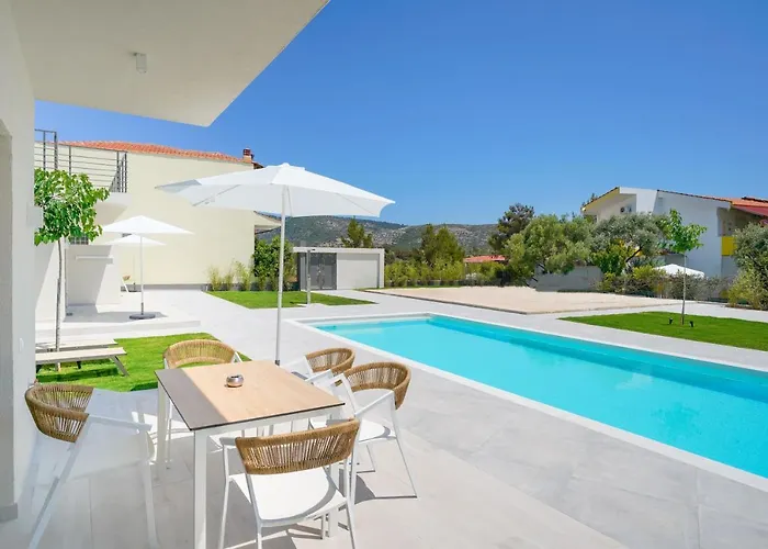 Filoxenia Luxury شقة بوتوس