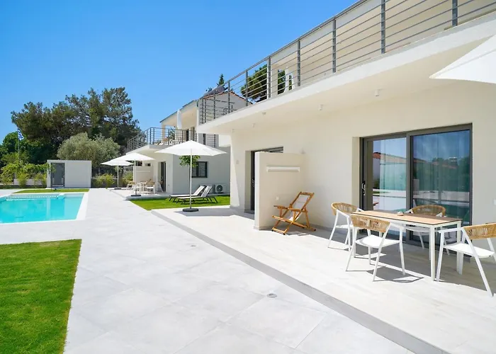 Filoxenia Luxury بوتوس